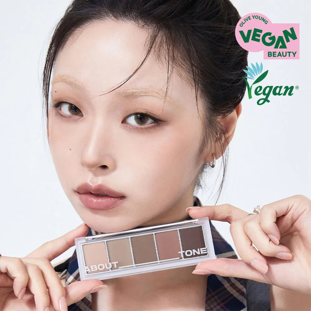 ABOUT TONE Return To Basic Shadow Palette de la marque ABOUT TONE, palette de fards sur fond clair, maquillage vegan
