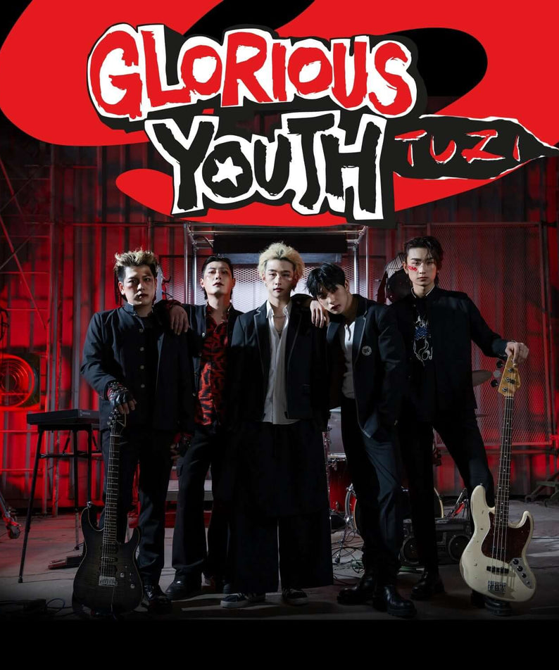 2Z - 8th EP [Glorious Youth] - Album Kpop, couverture avec groupe 2Z en concert rock rouge, ambiance studio