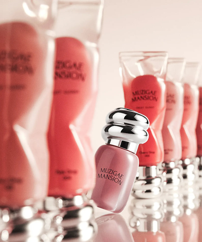 MUZIGAE MANSION Rainbow Mansion Object Glossy Mini 1.8g en présentation élégante, couleurs vives et étui sophistiqué.