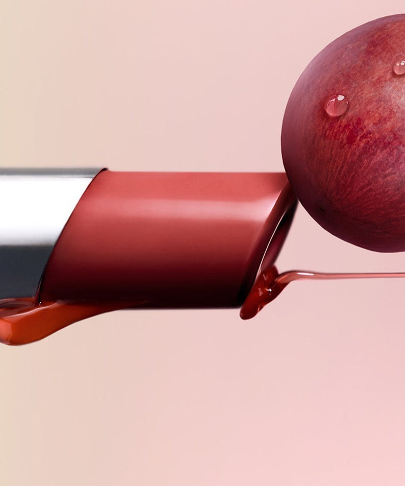 3CE Glaze Lip Glow 3.2g, rouge à lèvres brillant sur tube rouge, gouttes et baume, fond pastel