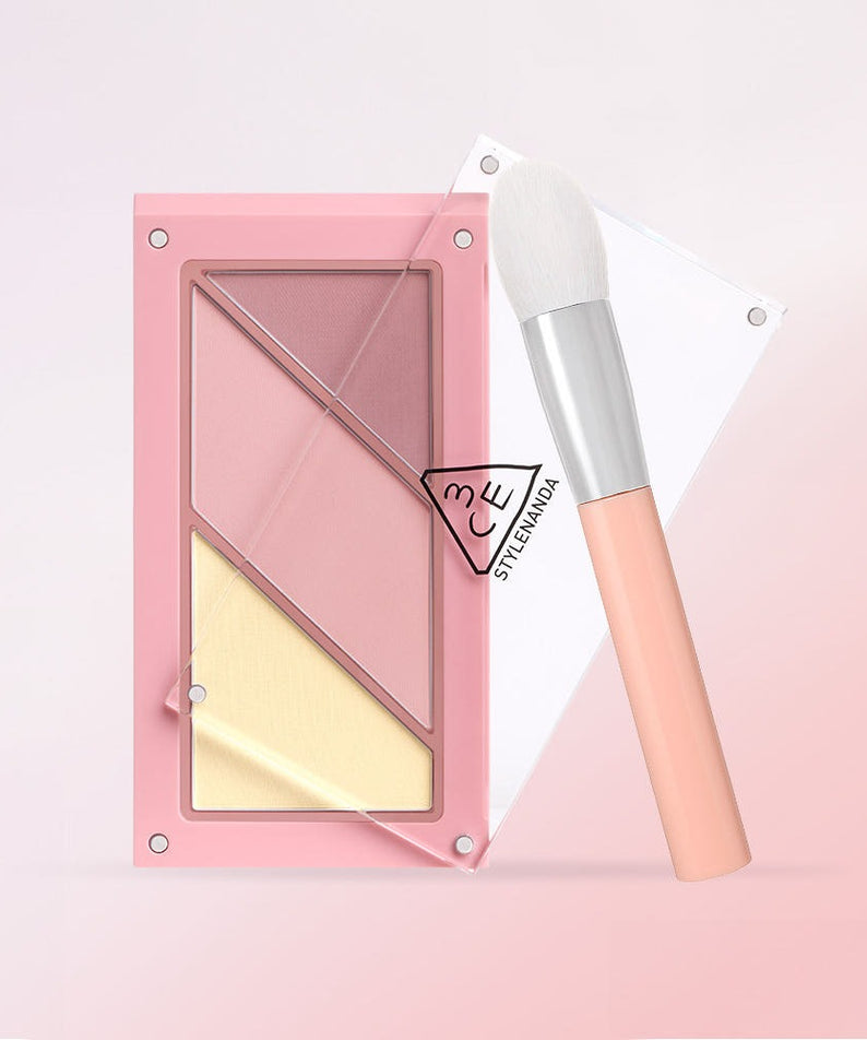 3CE Layer It All Blush Palette 10.5g : palette blush avec pinceau, packaging rose sur fond pastel, marque 3CE.