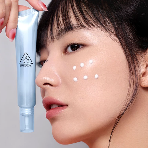 3CE True Color Corrector 4 Colors, tube 3CE et peau avec points correcteurs, maquillage visage en gros plan