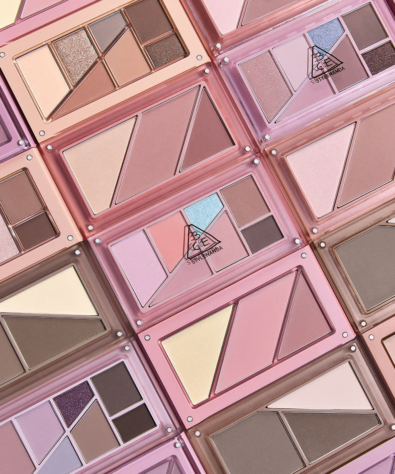 Palette de contouring 3CE Layer It All Contour Palette 9.5g en exposition avec plusieurs teintes diverses.