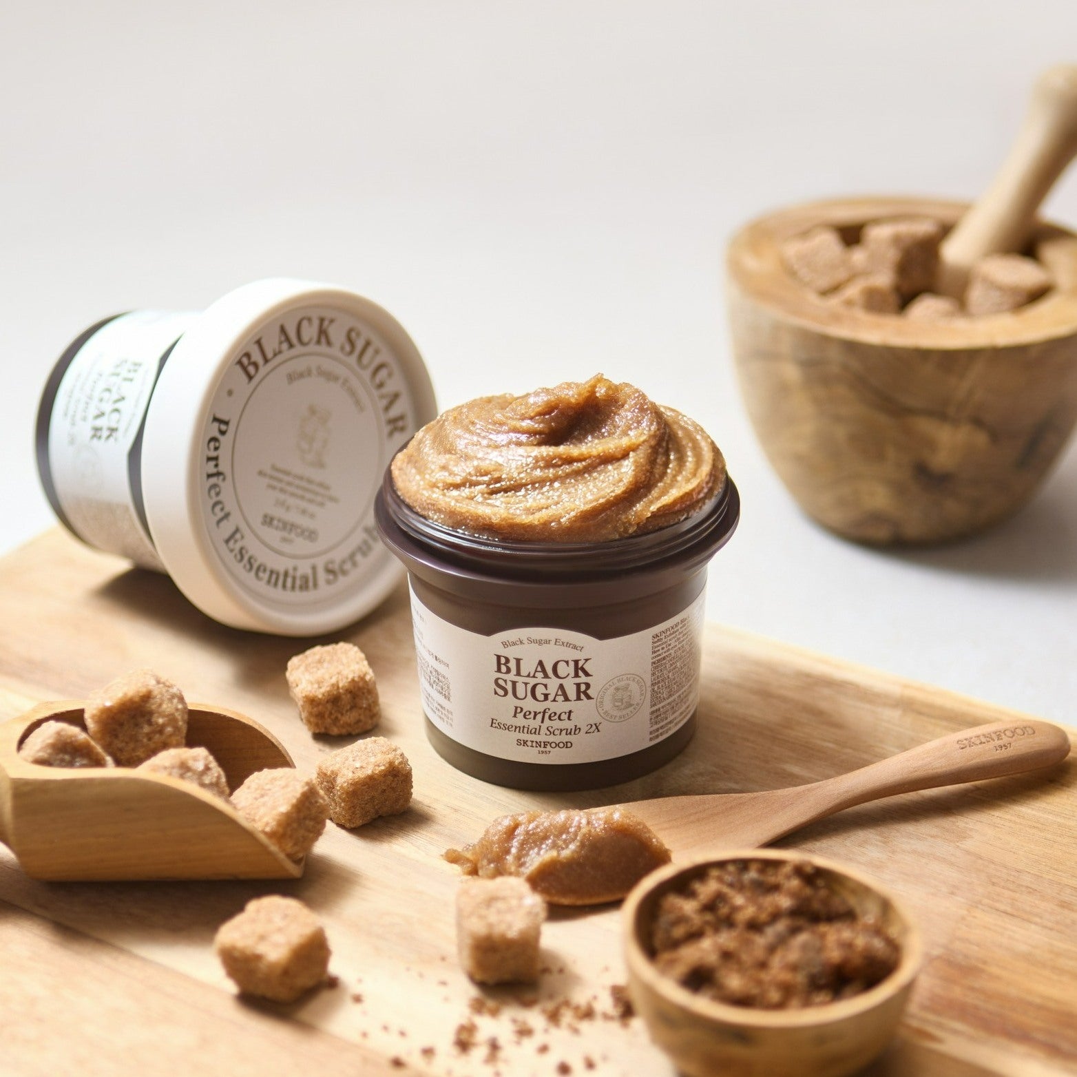 SKINFOOD Black Sugar Perfect Essential Scrub 2x 210g
