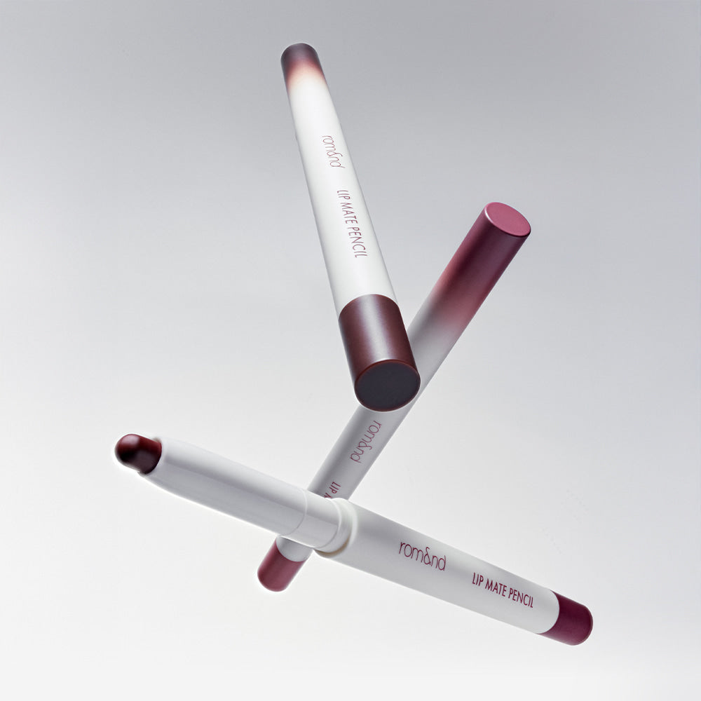 ROMAND Lip Mate Pencil #BeoverShade, crayon à lèvres de marque ROMAND, sur fond clair, texture mate