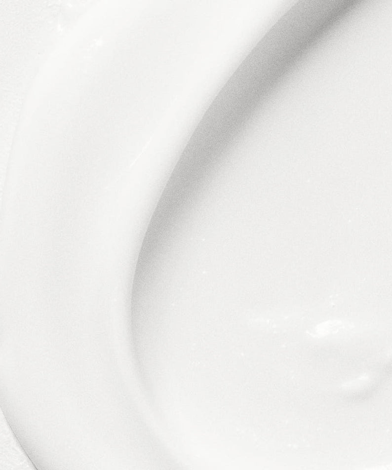 SUELO Volcano Body PPC Cellulite Cream 120ml : crème anti-cellulite sur peau, visuel produit en gros plan, marque SUELO
