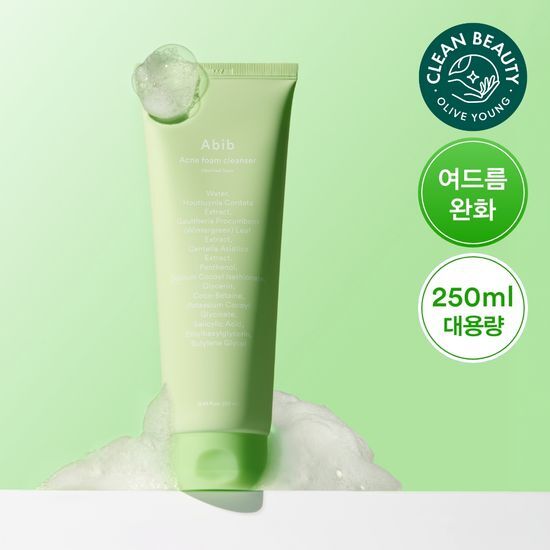 ABIB  Acne Foam Cleanser with Mugwort Foam 250ml, tube sur fond vert, crème mousse et logo Clean Beauty