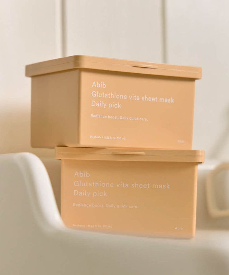 ABIB Glutathione Vita Sheet Mask Daily Pick 30 Sheets, masques en boîtes beige sur fond clair, photo produit ABIB.