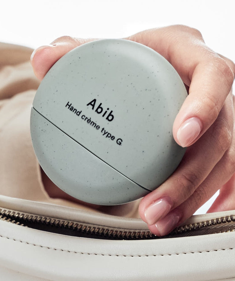 ABIB  Hand Cream Type G 50ml : crème pour les mains ABIB dans une main, présentée sur un fond clair.