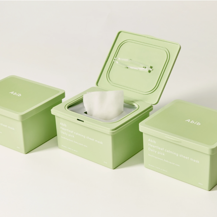 ABIB  Heartleaf Calming Sheets Mask Daily Pack 30 Sheets, masques en feuilles vert menthe, boîtes ABIB sur fond clair