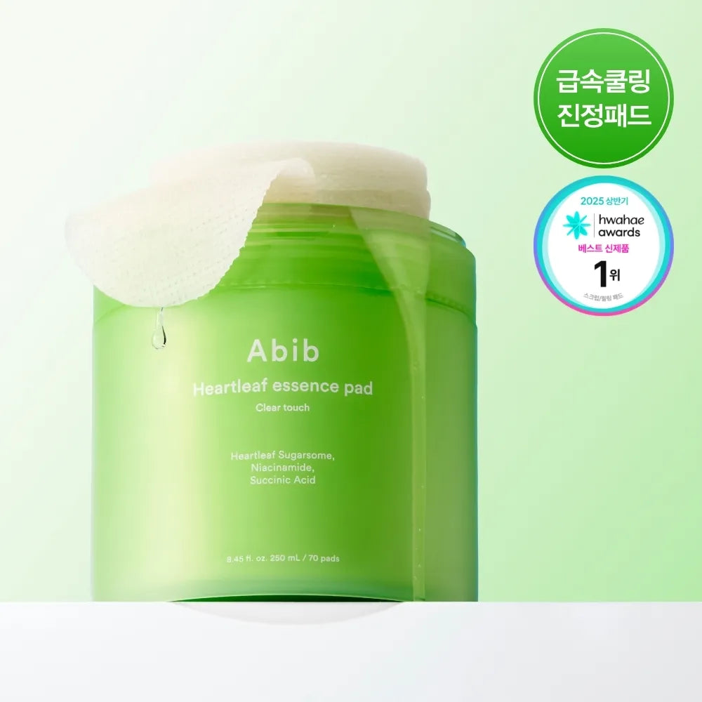Décris l'image en français : ABIB Heartleaf Spot Pad Calming Touch 70 pads de la marque ABIB, coussinets vert menthe.