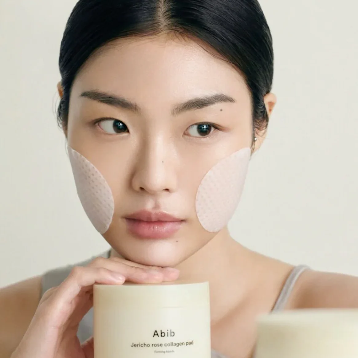 ABIB Jericho Rose Collagen Pad Firming Touch 60 Pads : patchs collagène sur le visage, femme en soin beauté, marque ABIB.