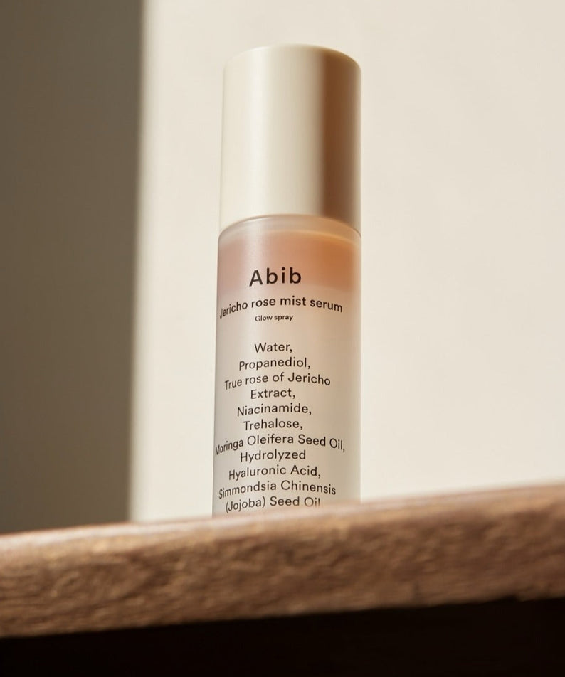 ABIB Jericho Rose Mist Serum Glow Spray 100ml, brume sérum rosée Abib sur fond neutre, contexte salle de bain.