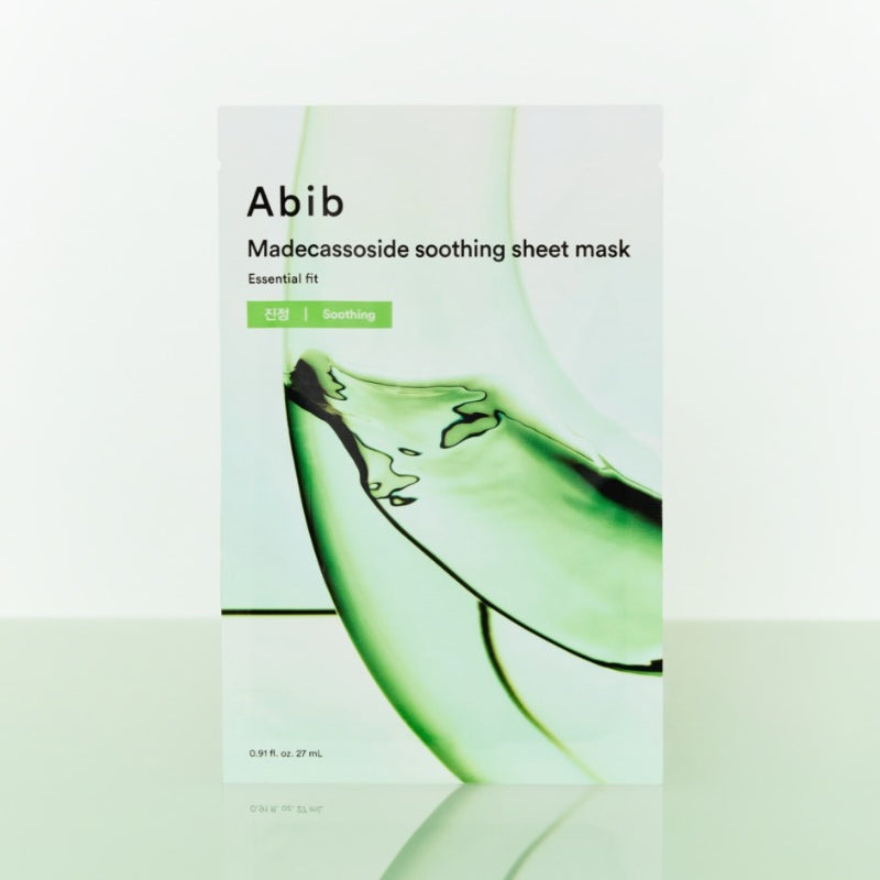 ABIB  Madecassoside Soothing Sheet Essential Fit : masque en feuille apaisant de la marque Abib, fond vert clair.