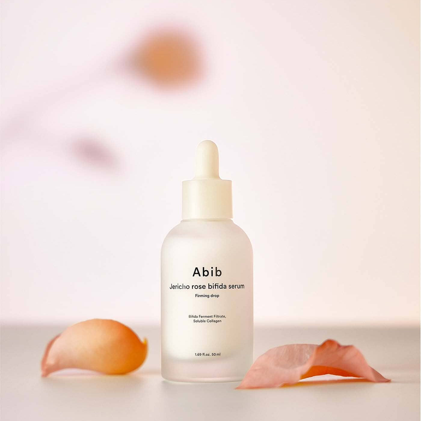 ABIB  Resurrection Bifida Serum Firming Drops 50ml, flacon sérum ABIB sur fond pastel, gouttes et textures biorévélation