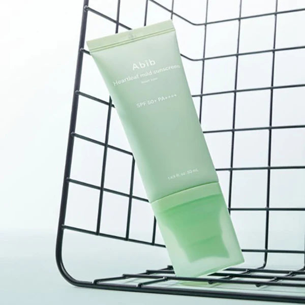 ABIB Sunscreen Tube 50ml 3 Types de la marque Abib sur grilles noires, contexte visuel produit crème solaire
