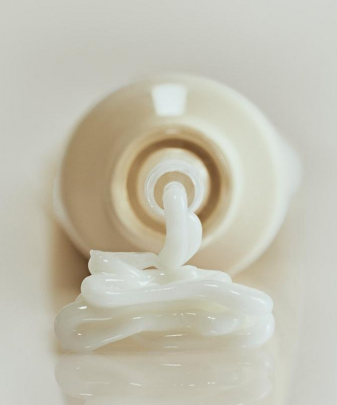 ABIB Collagen Eye Cream Resurrection Herb Tube 30ml crème pour les yeux sortant du tube beige, soin intensif anti-âge.