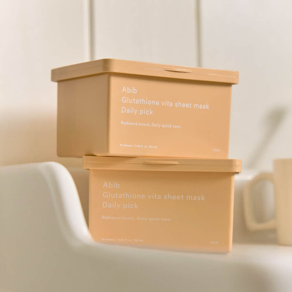 ABIB Glutathione Vita Sheet Mask Daily Pick 30 Sheets, masques en boîtes beige sur fond clair, photo produit ABIB.