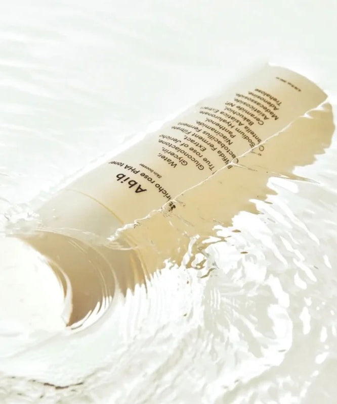 ABIB Jericho Rose PHA Toner Skin Booster 200ml flottant sur l'eau, produit soin de la peau en bouteille 200ml.