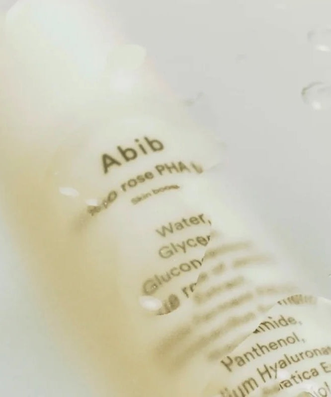 Flacon de 200ml du ABIB Jericho Rose PHA Toner Skin Booster en gros plan sur texture de bouteille.