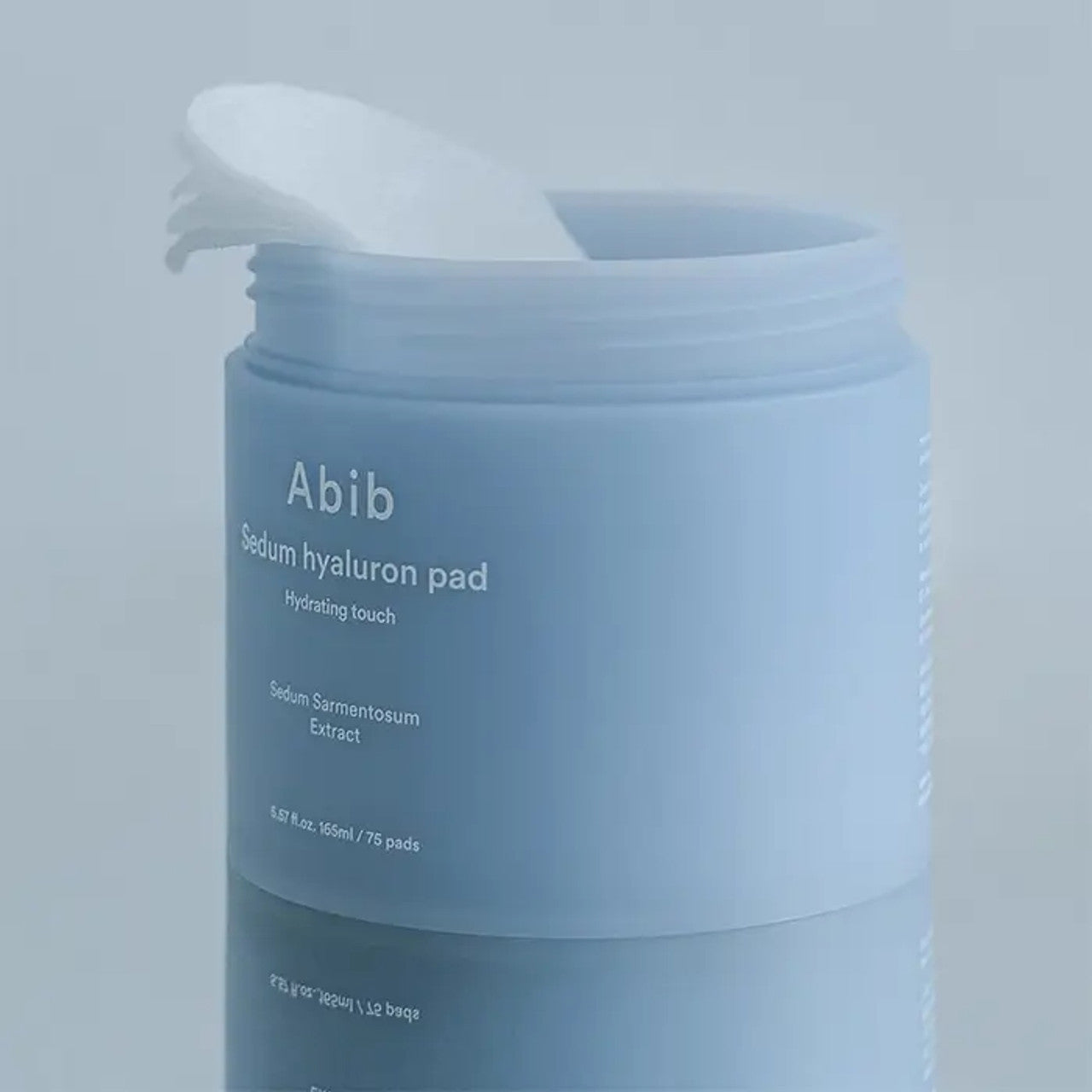 ABIB Sedum Hyaluron Pad Hydrating Touch 75p 165ml — pot bleu Abib, ambiance soins visage, gros plan produit