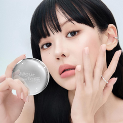ABOUT TONE Skin Layer Fit Cushion, marque ABOUT TONE, photo beauté maquillage visage avec hôtesse, application sur peau