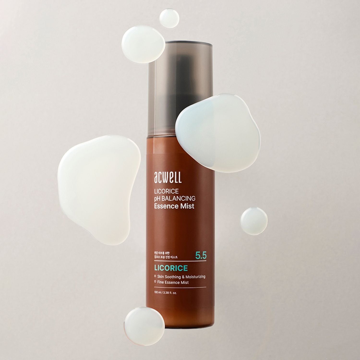 ACWELL Licorice pH Balancing Essence Mist 100ml, flacon ACWELL sur fond beige, gouttes effet brume, cercles blancs
