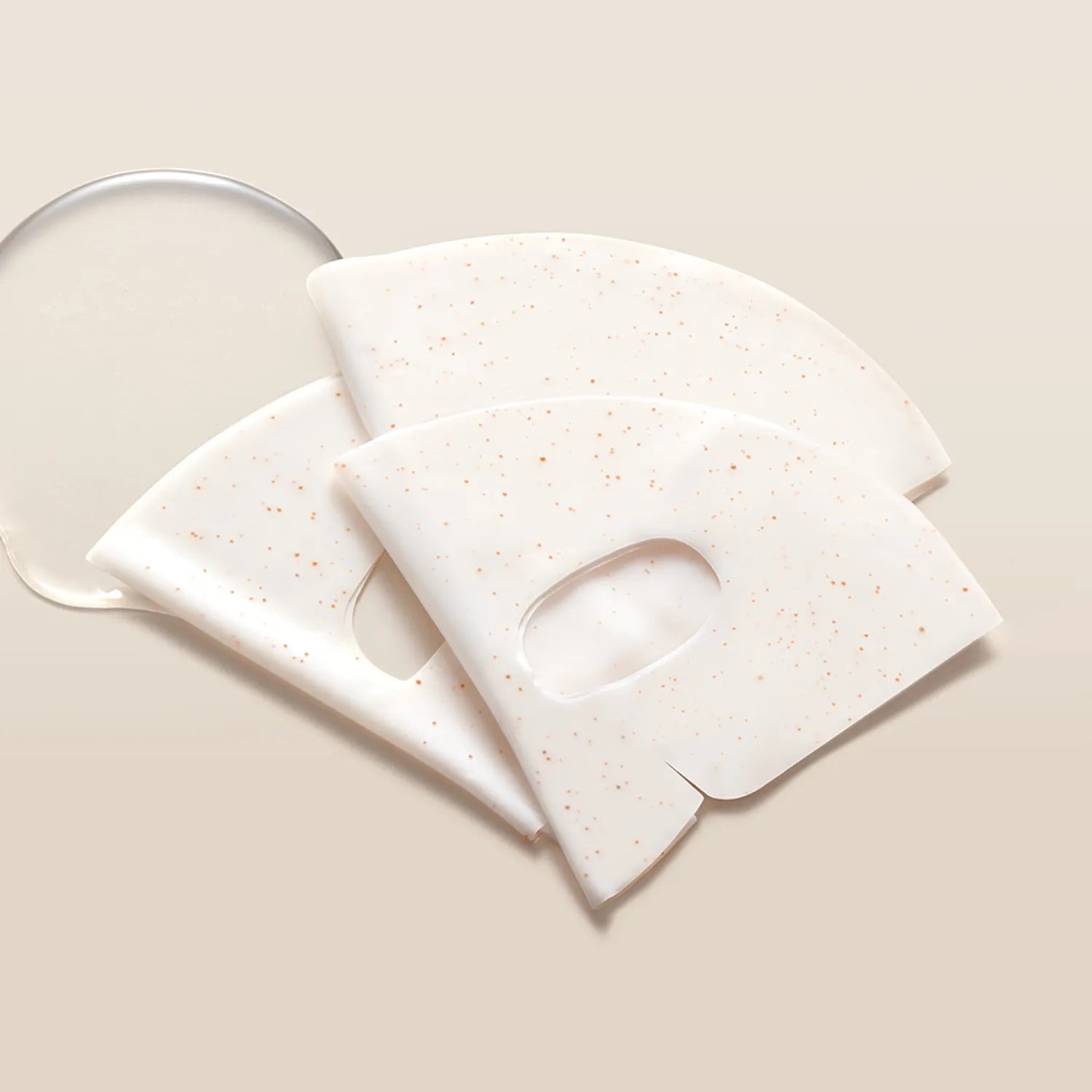 ACWELL Licorice pH Balancing Real Toning Capsual Mask Sheets 4ea, masques tissu à la réglisse sur fond clair.