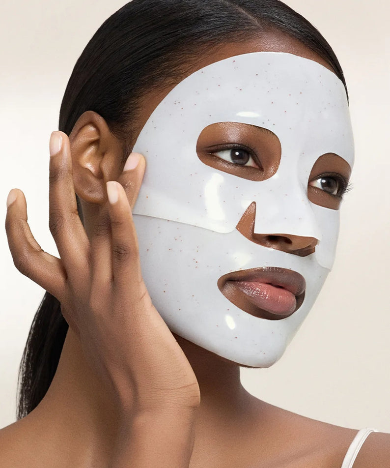 ACWELL Licorice pH Balancing Real Toning Capsual Mask Sheets 4ea, femme au masque en tissu blanc, contexte beauté en studio.