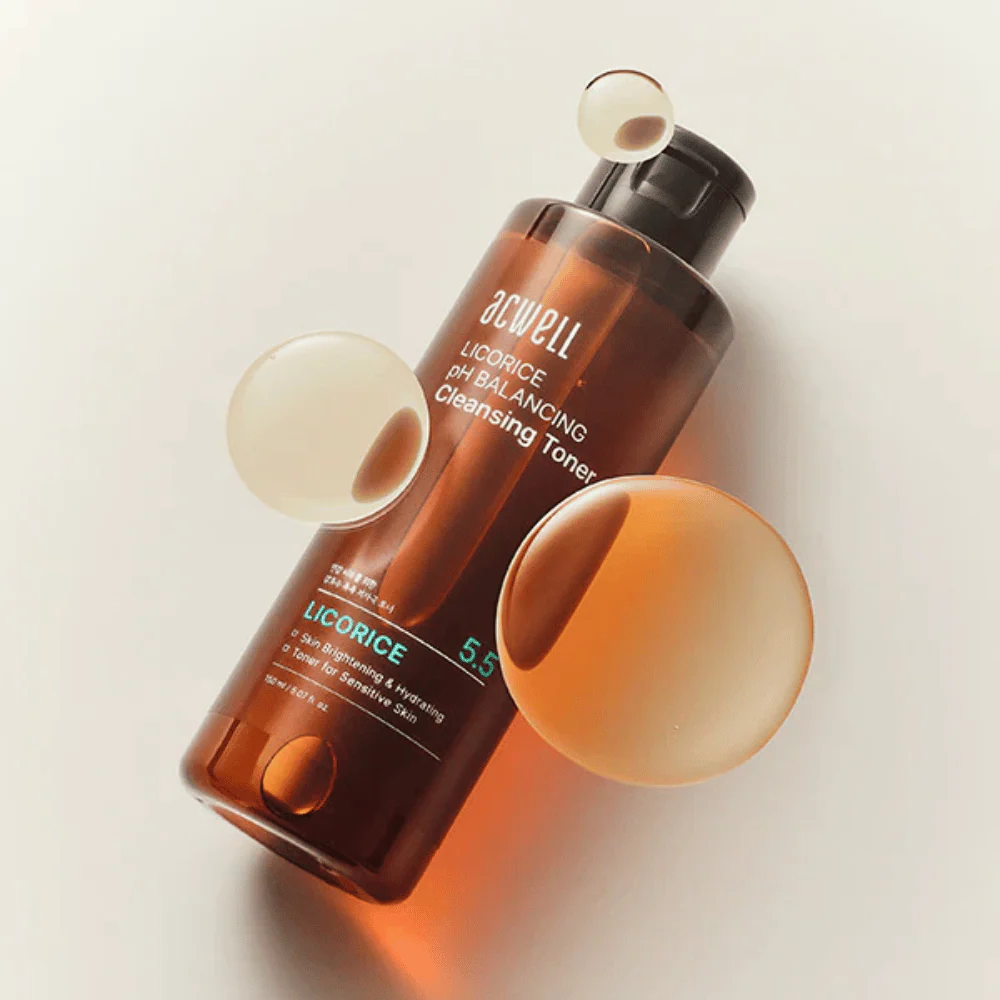 ACWELL Licorice pH Balncing Cleansing Toner 150ml de la marque ACWELL, flacon brun sur fond clair, ambiance soins visage