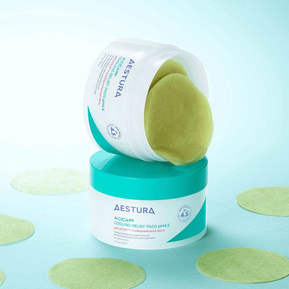AESTURA Acica 365 Cooling Relief Pad pH 4.5 110ml (60 sheets) : jarre et pastilles vertes sur fond bleu clair