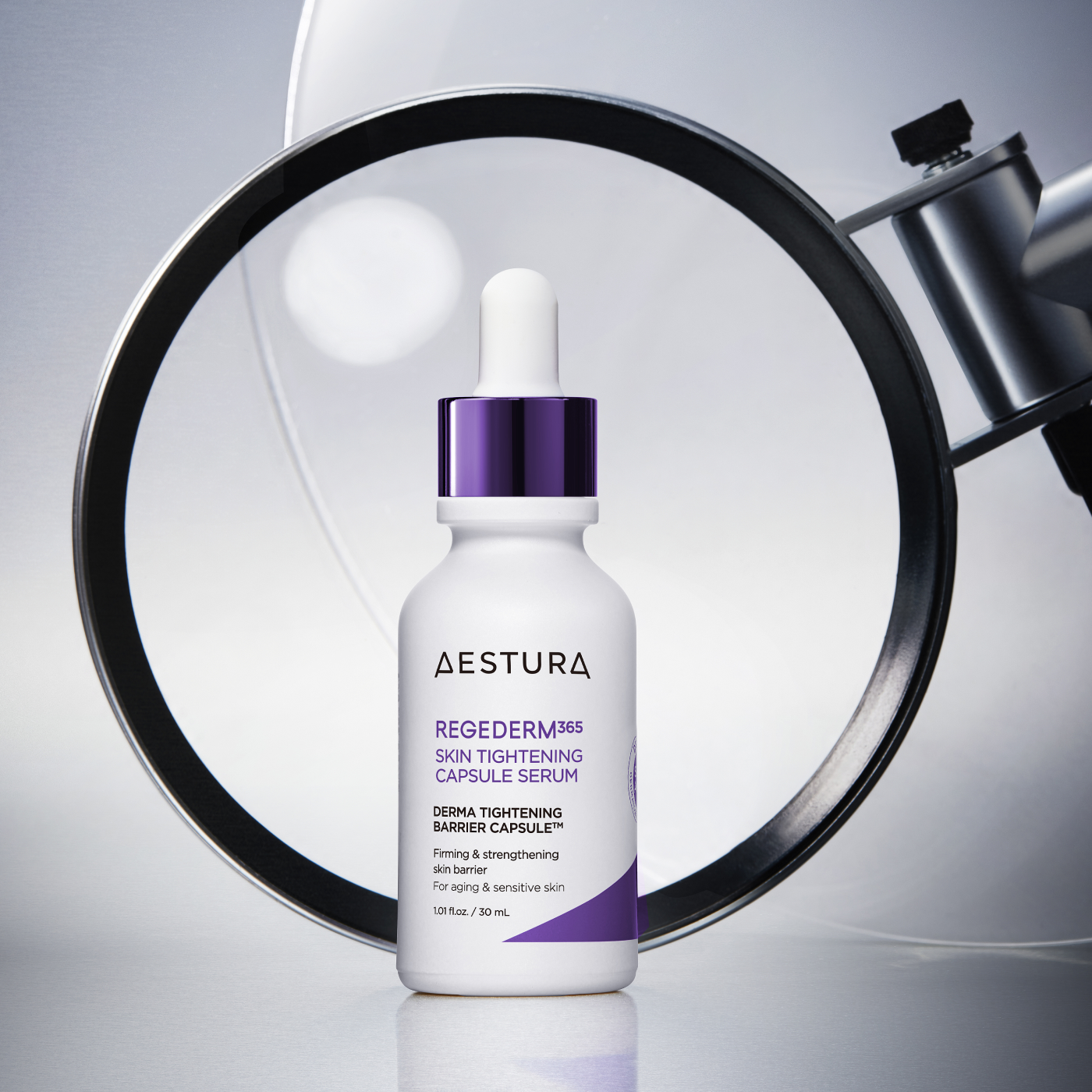 AESTURA Regederm365 Skin Tightening Capsule Serum 30ml, flacon blanc avec goutte violette, marque sur fond esthétique