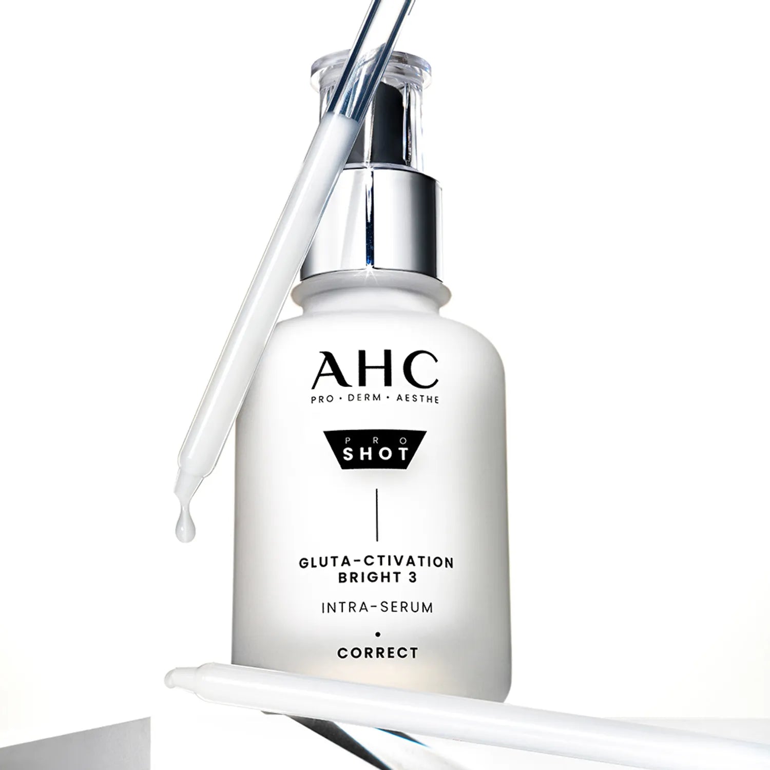 AHC Pro Shot Gluta Activation Bright 3 Intra Serum 40ml, flacon pompe AHC sur fond blanc, présentation cosmétique.