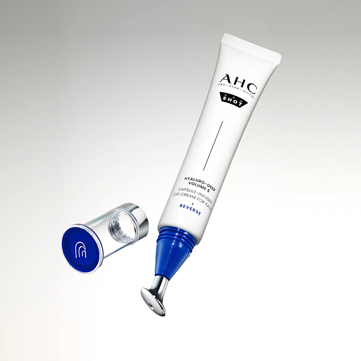 AHC Proshot Hyaluro Deep Volume 5 Capsule Eye Cream for Face 30ml, tube blanc AHC avec capuchon bleu, fond clair