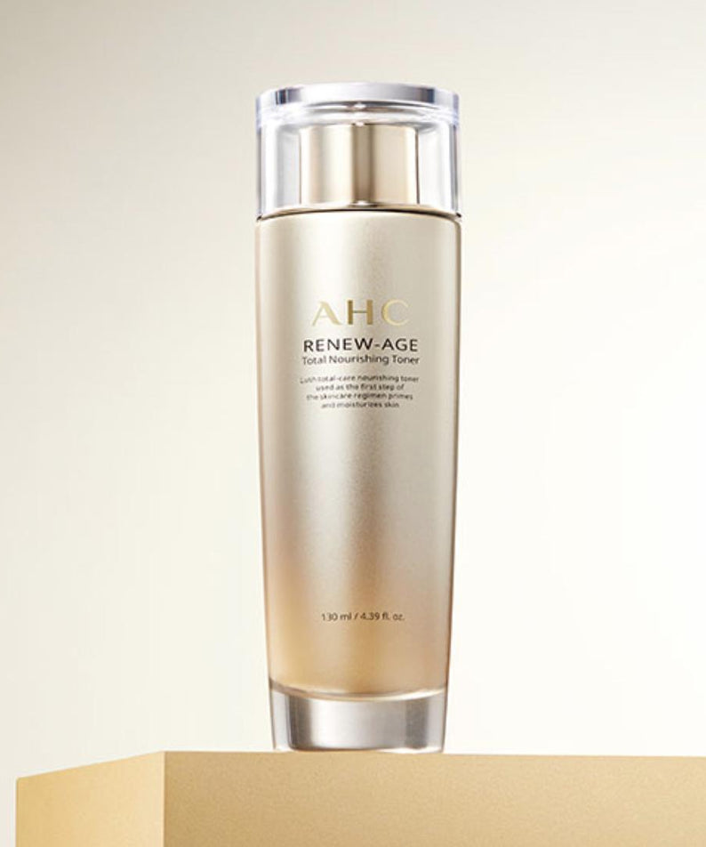 AHC Renew Age Total Nourishing Toner 130ml de la marque AHC, flacon sur fond clair, contexte cosmétique