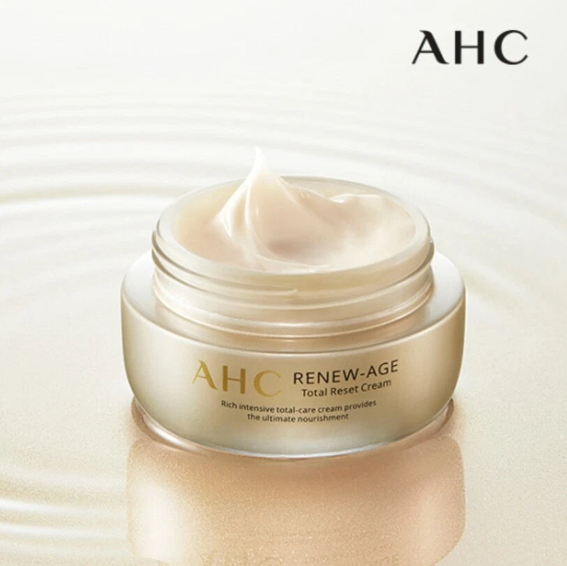 Décris l'image en français : AHC Renew Age total Reset Cream 50ml de la marque AHC, pot crème sur fond clair.