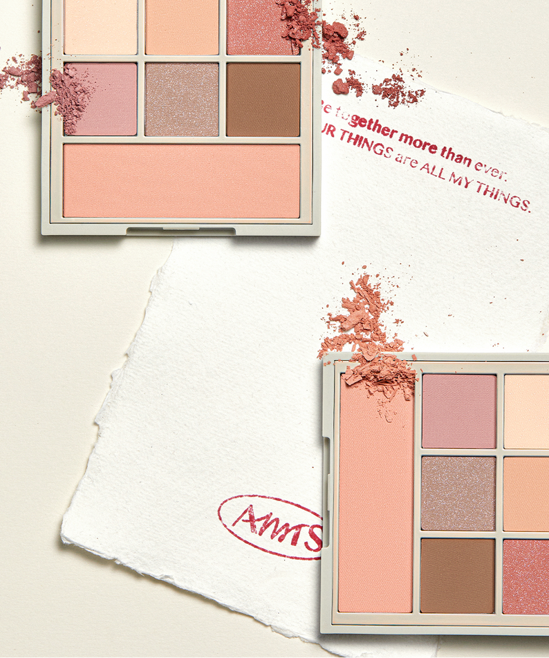 ALL MY THING I'm Your Palette, palette de maquillage aux teintes variées pour un look parfait, présentation élégante et moderne.