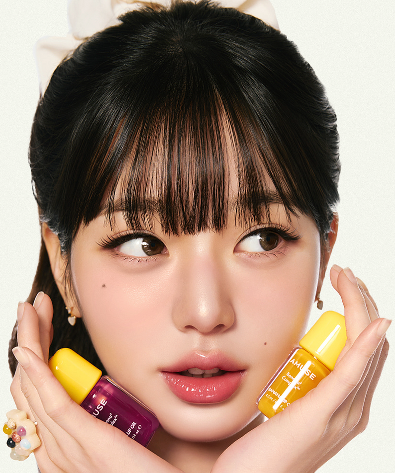 AMUSE Banana Lip Oil 4.5ml, marque AMUSE, flacons jaunes et lèvres brillantes, portrait maquillage sur fond clair.