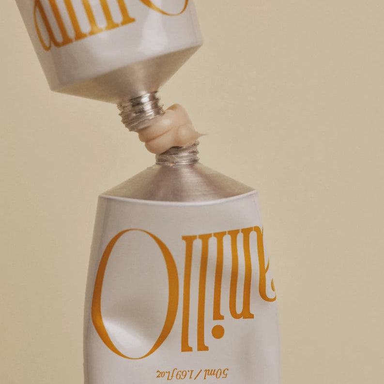 ANILLO Amber528 Scented Hand Cream 50ml, flacon orange sur fond beige, crème parfumée pour les mains, marque ANILLO.
