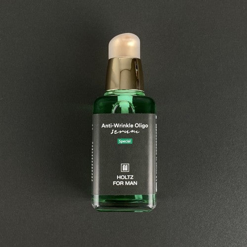 ANNA HOLTZ For MenOligo Force Serum 60ml de la marque ANNA HOLTZ, flacon vert sur fond sombre, visuel produit