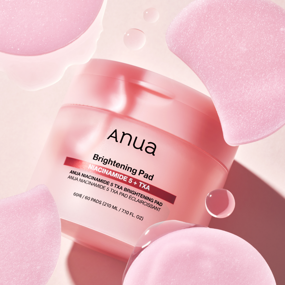 ANUA Niacinamide 5 TXA Brightening Pad 60 Pads d’Anua, flacon rose, esthétique skincare avec cœurs et pastilles brillantes