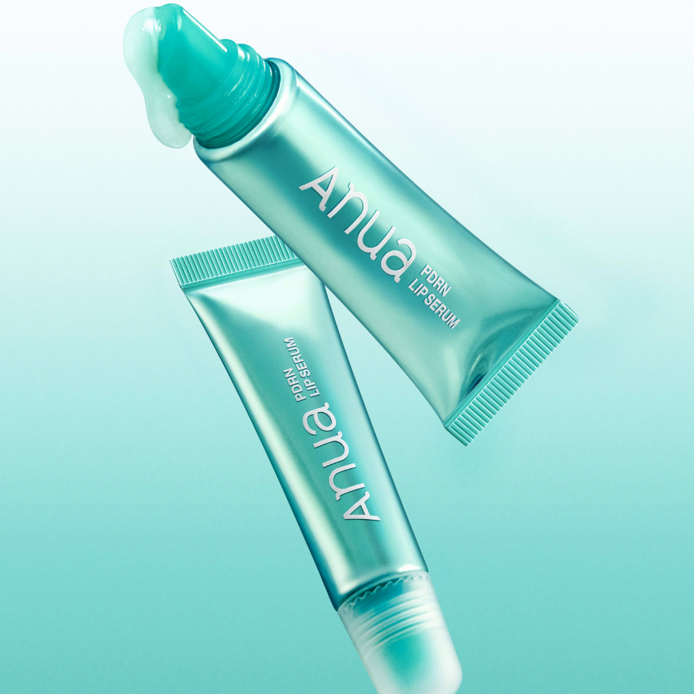 ANUA PDRN Lip Serum de la marque ANUA, tube turquoise sur fond bleu clair, vue produit