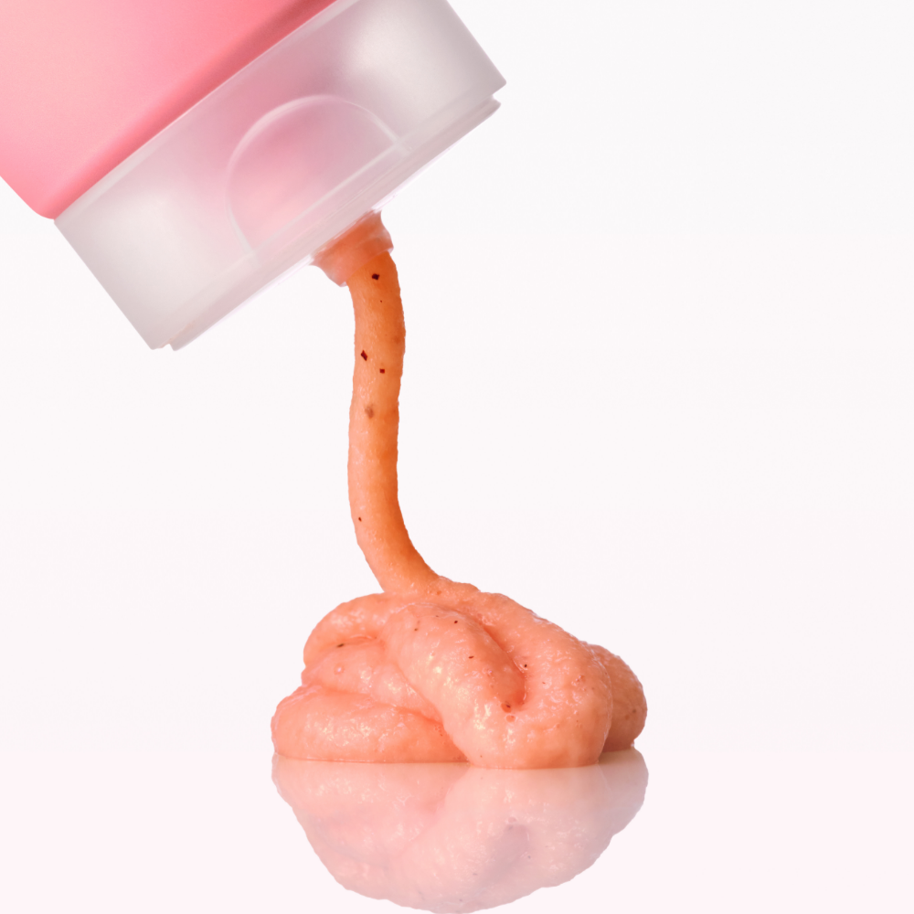 ANUA Peach Niacin Spread Cleansing Foam 150ml, marque ANUA, mousse pêche rose versé en contexte beauté