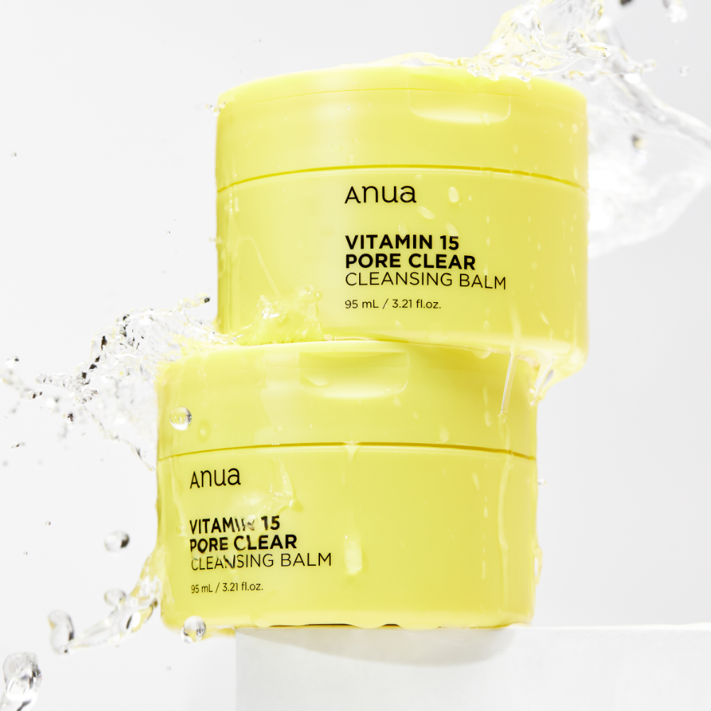 ANUA Vitamin 15 Pore Clear Cleansing Balm 95ml d’ANUA, baume jaune sur fond blanc avec éclaboussures d’eau
