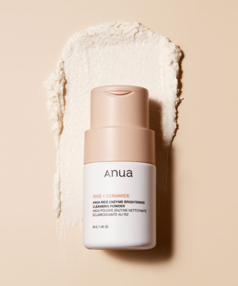 ANUA Rice + Ceramide Brightening Cleansing Powder 40g, flacon ANUA sur poudre blanche, fond beige, contexte skincare beauté.
