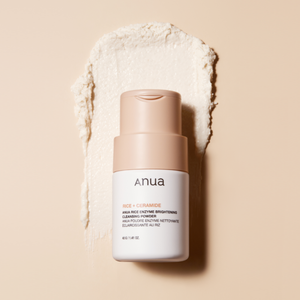 ANUA Rice + Ceramide Brightening Cleansing Powder 40g, flacon ANUA sur poudre blanche, fond beige, contexte skincare beauté.