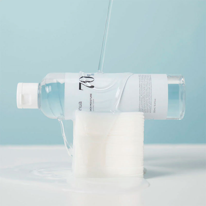 ANUA Birch 70 + Hyaluron Moisture Boosting Toner 250ml : flacon ANUA sur fond bleu, style soins hydratants.