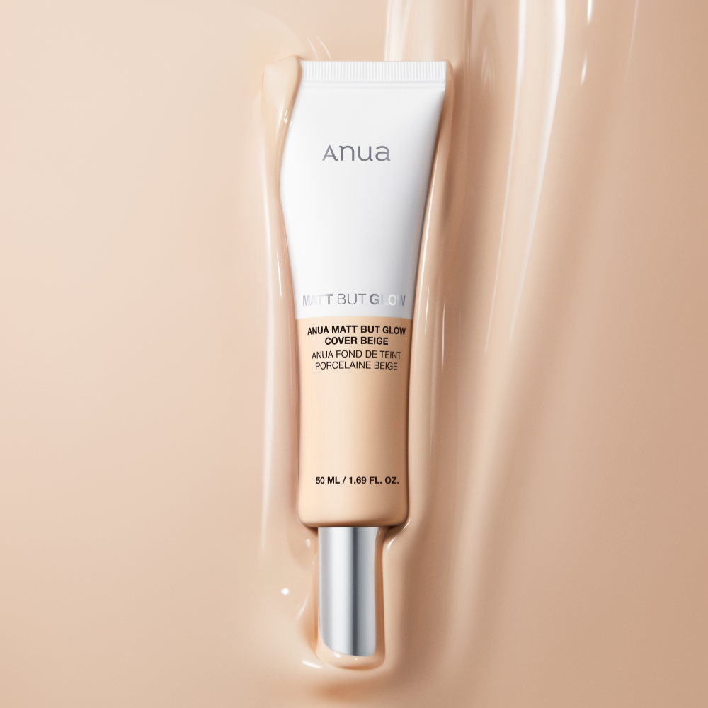 ANUA Matt But Glow Cover Beige 50ml, tube beige sous lumière douce, produit maquillage de la marque ANUA sur fond beige.