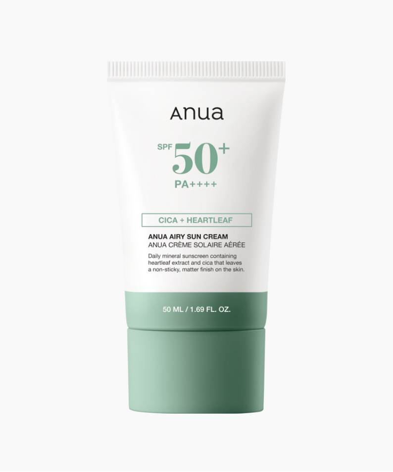 ANUA Cica + Heartleaf Airy Sun Cream SPF50+ PA++++ 50ml, tube solaire blanc/vert sur fond clair