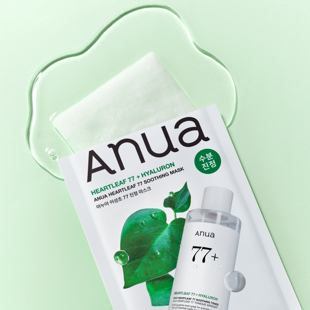 ANUA Heatfleaf 77 + Hyaluron Soothing Mask, marque Anua, flacon et masque apaisant sur fond vert clair.